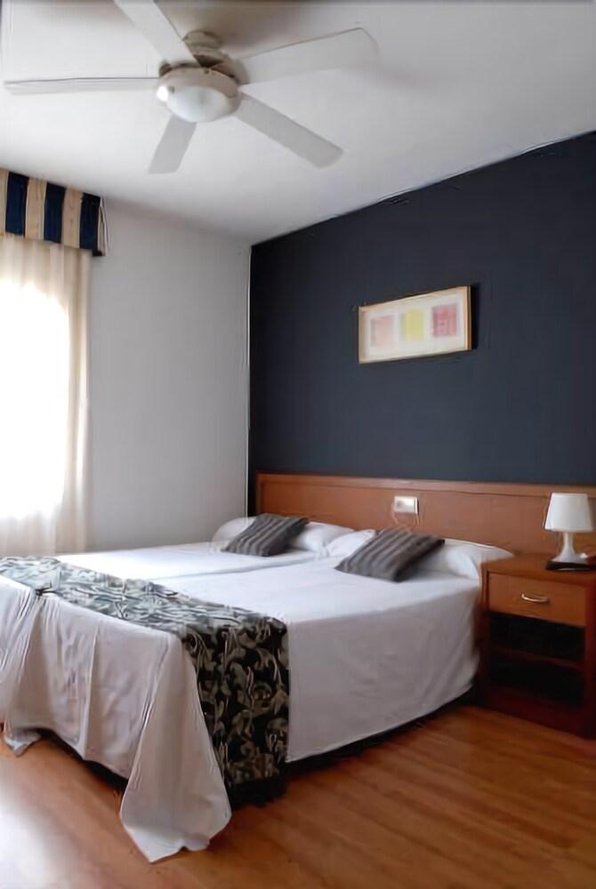 Gatell Hotel Vilanova i la Geltrú Exterior foto